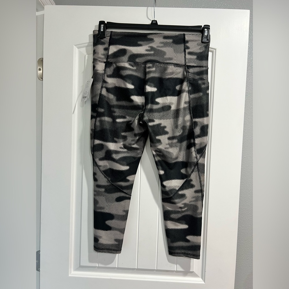 Women’s Capri leggings black white grey PXL highrise XERSION petite new NWT - Picture 1 of 8